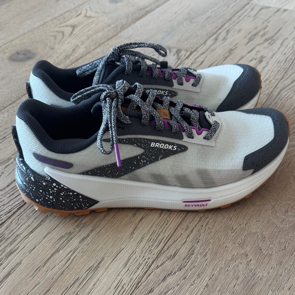 Brooks Women's catamount 2 Athletic Shoes